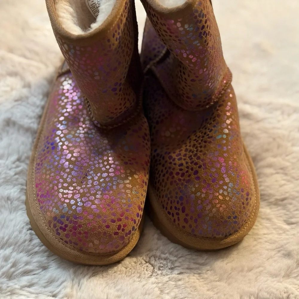 UGG Kids Boots BRAND NEW NEVER WORN with Beautiful Shimmer Pink and Purple Dots